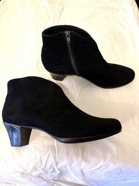 Munro American black suede ankle boots. Size 10.